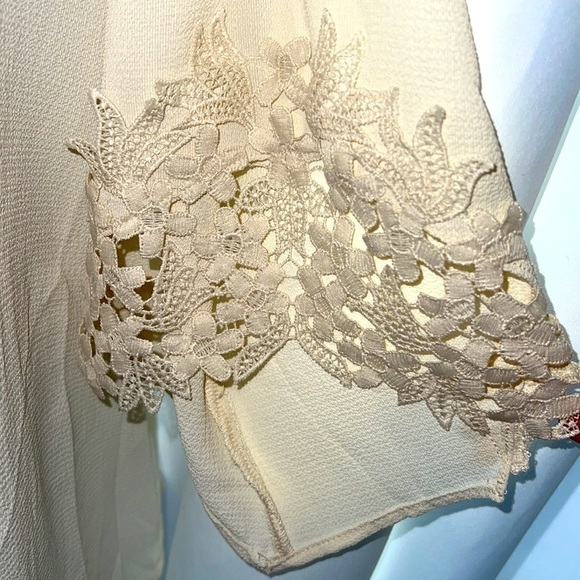 BEAUTIFUL Ivory 14/16 Lightweight Blouse - Picture 2 of 3